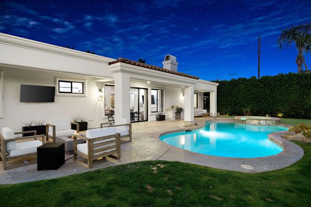 33 Calle La Reina, Rancho Mirage CA: https://media.crmls.org/mediaz/633d0e77-4013-4155-b57f-9a708956d65a.jpg