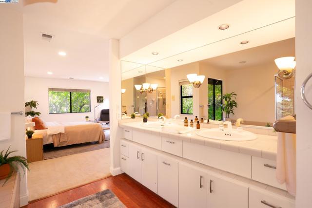351 El Toyonal, Orinda CA: https://media.crmls.org/mediaz/633d44c2-d161-4b47-b324-c97aba0011c1.jpg