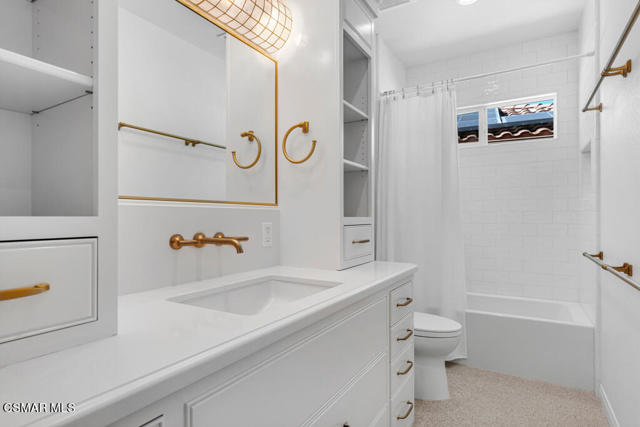 5937 Indian Terrace Drive, Simi Valley CA: https://media.crmls.org/mediaz/633d74c2-59bb-4716-9004-191d9be32fca.jpg