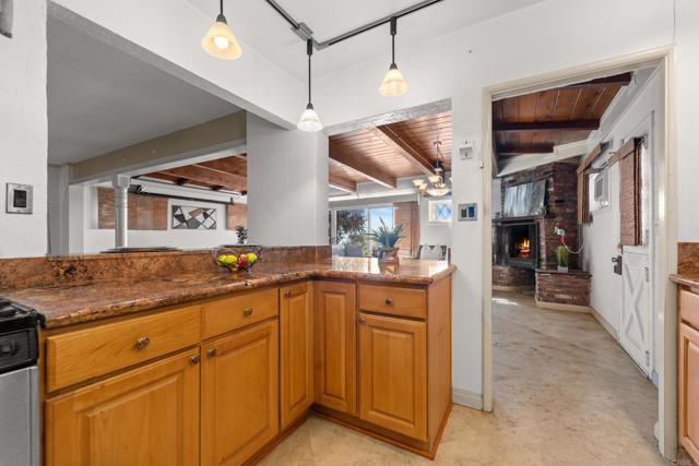 Detail Gallery Image 8 of 42 For 2736 Deerpark Dr, San Diego,  CA 92110 - 3 Beds | 2 Baths