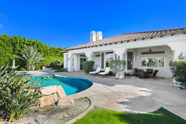 51075 Marbella Court, La Quinta CA: https://media.crmls.org/mediaz/633e120d-2c76-405f-976f-6829482eeb54.jpg