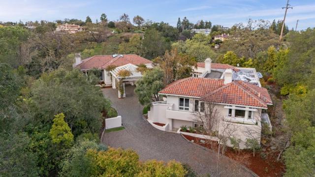 24292 Elise Court, Los Altos Hills CA: https://media.crmls.org/mediaz/633e4ca9-cbbd-477c-a229-adc8b0d26a43.jpg
