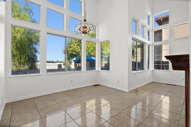 2205 Mark Twain, Antioch CA: https://media.crmls.org/mediaz/633e8d90-b657-4266-b55a-14a0434d482d.jpg