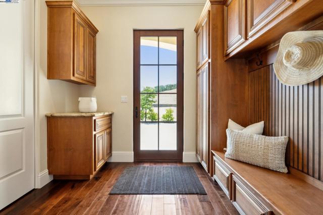 6340 Inspiration Ter, Pleasanton CA: https://media.crmls.org/mediaz/633f731f-cde4-4dc9-8f91-b8100806676d.jpg