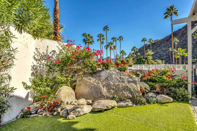 527 Jade Lane, Palm Springs CA: https://media.crmls.org/mediaz/633fc665-9023-4684-9a6b-845cf0f0167d.jpg
