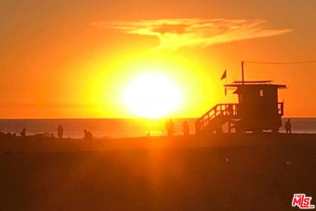 https://media.crmls.org/mediaz/63400d0b-c1c7-4139-8562-4dcf9bed52b1.jpg?preset=X-Large