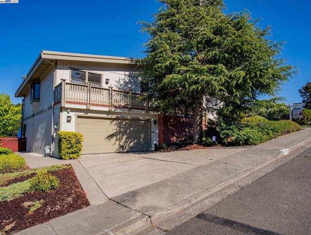4732 Mira Vista Drive, Castro Valley CA: https://media.crmls.org/mediaz/63405766-da3c-44ef-acf2-dd7ec628b402.jpg