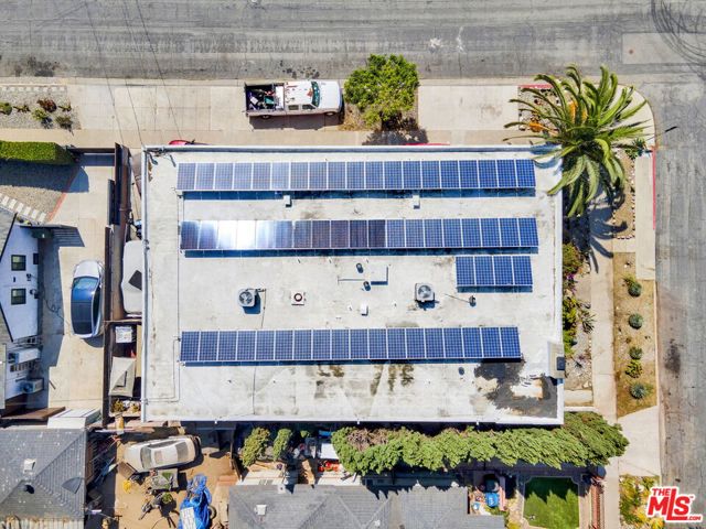 724 S Flower Street, Inglewood CA: https://media.crmls.org/mediaz/63407340-deaa-49be-afb4-e0e8c4dbbd3d.jpg