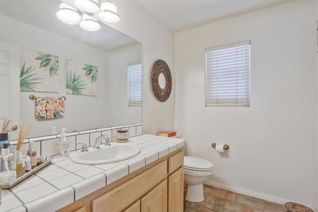 15549 Vista Vicente Dr, Ramona CA: https://media.crmls.org/mediaz/63414a61-5203-43ed-8be8-7e548f1a5452.jpg