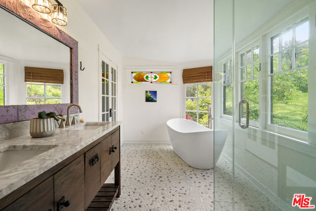 955 W Avenue 37, Los Angeles CA: https://media.crmls.org/mediaz/6341f12e-c3ac-45c7-ae95-d07e083d11d9.jpg