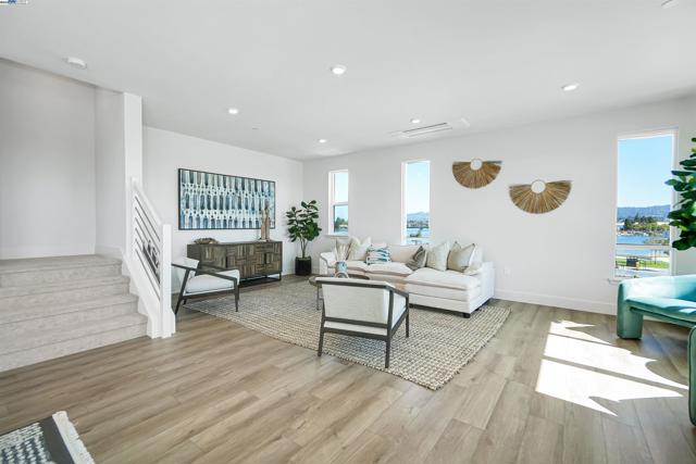 2388 Stanford Street, Alameda CA: https://media.crmls.org/mediaz/63420b23-d314-49a2-ae6a-eb603b8bbc18.jpg