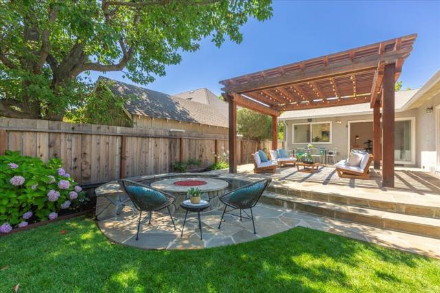 1141 Fairview Avenue, Redwood City CA: https://media.crmls.org/mediaz/6342270c-3ccb-4d1c-abbb-5a8cc259f432.jpg