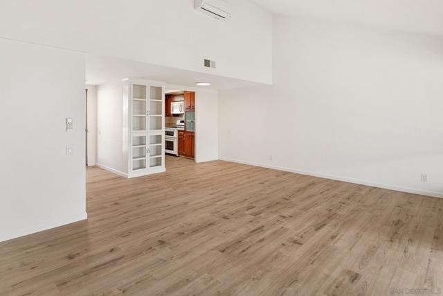 3685 N Vista Campana, Oceanside CA: https://media.crmls.org/mediaz/63428f50-6280-4069-8ca2-2a7a73d4d38d.jpg