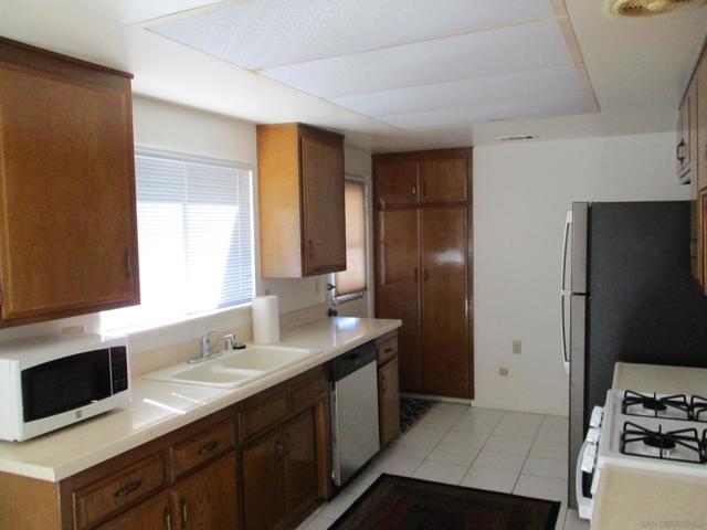 12445 Pipo, San Diego CA: https://media.crmls.org/mediaz/6342af38-597f-4f68-a379-e15fcef61691.jpg