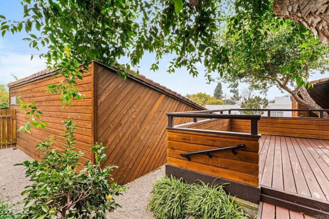 6960 Via Estrada, La Jolla CA: https://media.crmls.org/mediaz/63430d76-dafa-42fd-b3b5-7d9af64b63d0.jpg