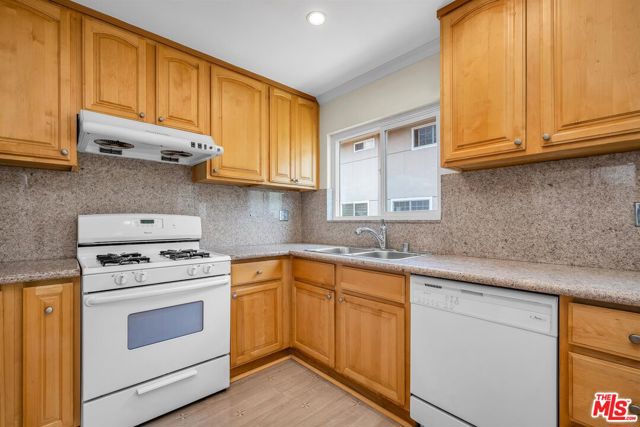 5215 Sepulveda Boulevard, 8B photo 6