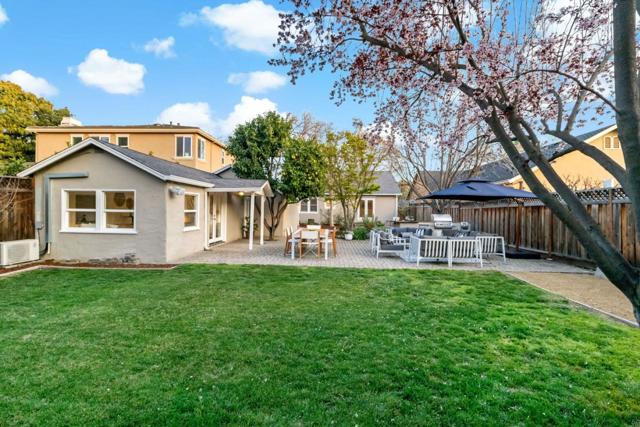 847 Willow Glen Way, San Jose CA: https://media.crmls.org/mediaz/6343bb8f-0c19-493a-8737-e808f3be3199.jpg