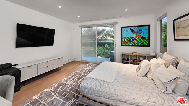 2630 EDEN Place, Beverly Hills CA: https://media.crmls.org/mediaz/63446846-0724-4a7d-b890-904264c50688.jpg