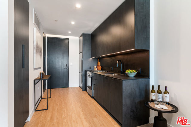 3688 Overland Avenue, Los Angeles CA: https://media.crmls.org/mediaz/63450976-6510-45a2-b0a2-d347cf802a38.jpg