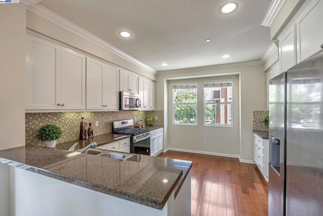 4432 Hyde Cmn, Fremont CA: https://media.crmls.org/mediaz/634511ce-1baa-4845-94ca-1b9144d30c88.jpg