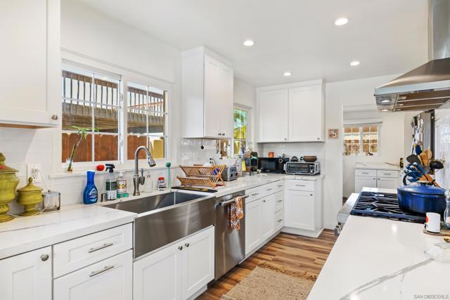 3380 Moraga Court, San Diego CA: https://media.crmls.org/mediaz/6345bff0-937f-4ec1-a76c-b666788ca100.jpg