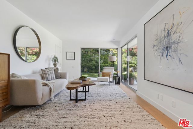 1726 Stone Canyon Road, Los Angeles CA: https://media.crmls.org/mediaz/6345c6f6-ccd0-4945-9066-398dfc09f98e.jpg