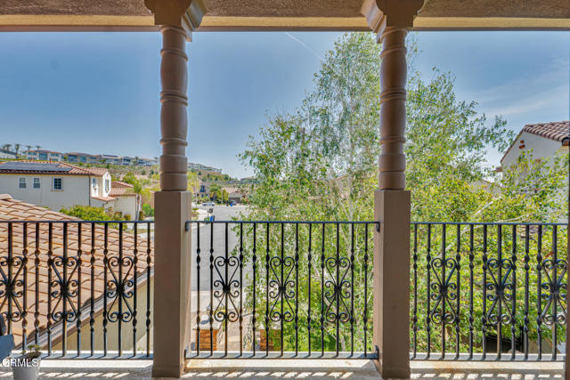 20752 Veneto Way, Porter Ranch CA: https://media.crmls.org/mediaz/6345c78c-f6fb-473b-bfb1-acf118ce78e1.jpg