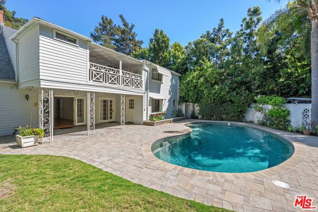 2427 Benedict Canyon Drive, Beverly Hills CA: https://media.crmls.org/mediaz/634643a7-684f-4a96-9968-7fd56e6fbcb4.jpg