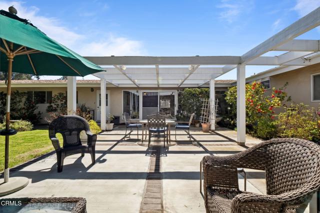 262 Crestwood Avenue, Ventura CA: https://media.crmls.org/mediaz/6346c09e-c31b-4e7d-85ad-e0f2842faa70.jpg