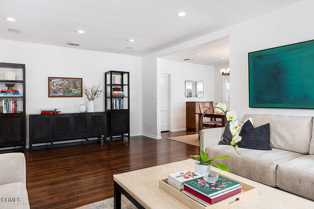 185 Glen Summer Road, Pasadena CA: https://media.crmls.org/mediaz/6346d1f2-d78d-47d4-8113-ae0fee1ee7c9.jpg