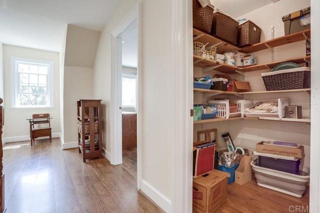 906 Gretna Green Way, Escondido CA: https://media.crmls.org/mediaz/6346f94a-cce7-4989-94a9-902376d375bc.jpg