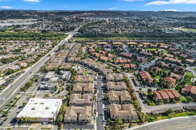 646 Sumner Way, Oceanside CA: https://media.crmls.org/mediaz/63472b9e-794f-41d1-b01d-3585be31f60e.jpg