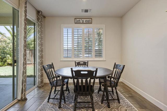 471 Segovia Drive, Hollister CA: https://media.crmls.org/mediaz/6347320e-5c1d-43d4-8d6e-40519447527a.jpg