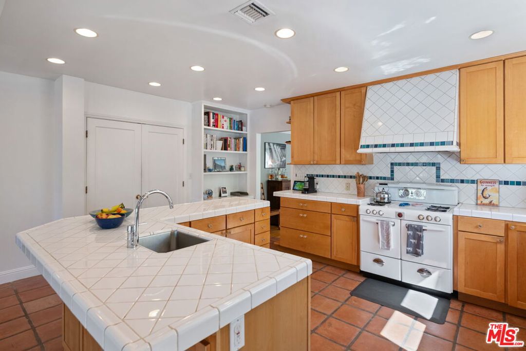 MLS #25606059 image #23