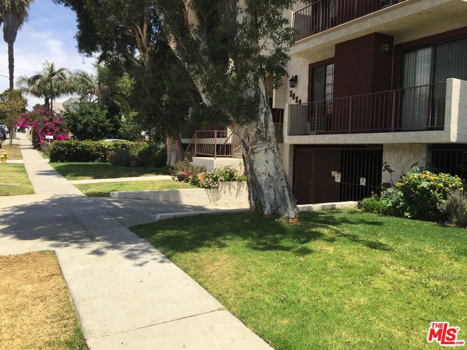 3650 Greenfield Avenue #10