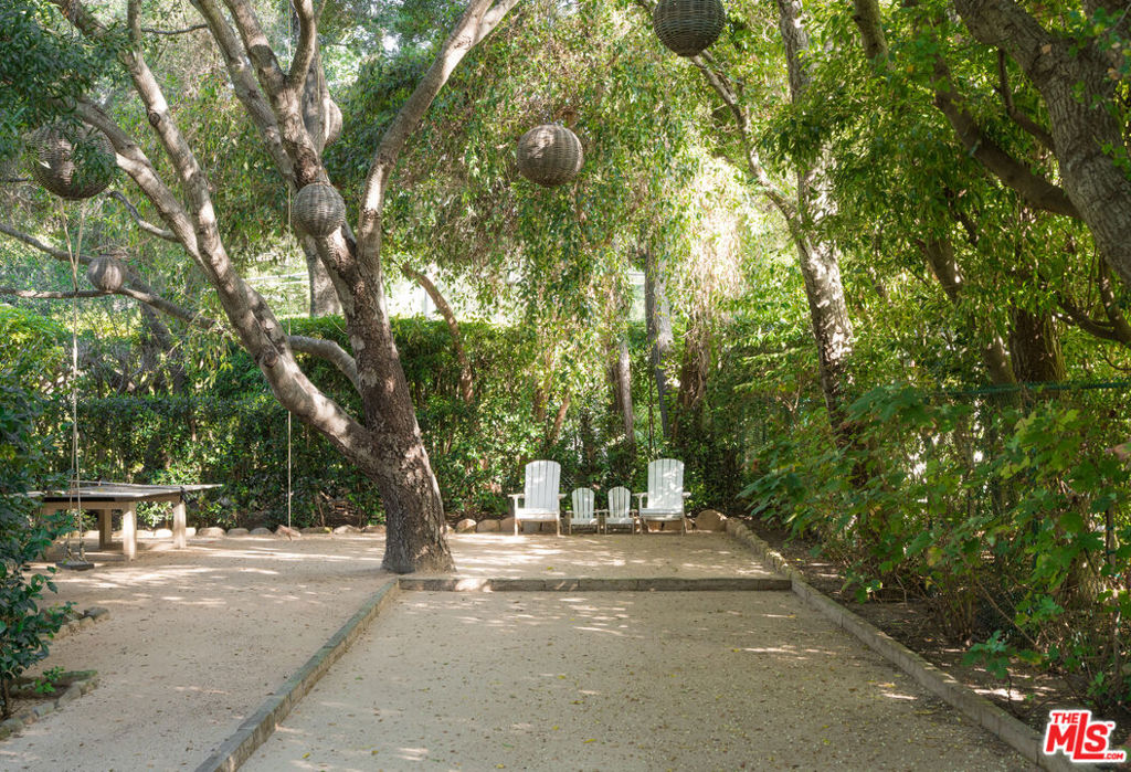 https://media.crmls.org/mediaz/6347bd49-8c84-40e8-b5d6-2f0c548580f7.jpg?preset=X-Large