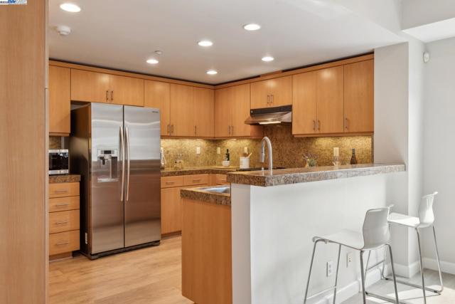 303 Bowsman Ct, Oakland CA: https://media.crmls.org/mediaz/63486fe6-ef91-4e46-b2cd-385598875af3.jpg