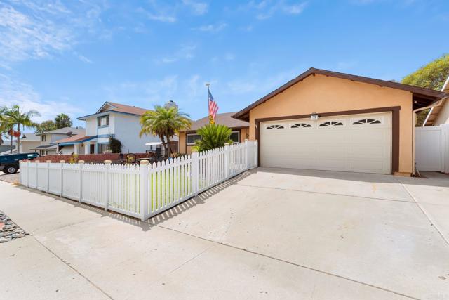 Detail Gallery Image 2 of 21 For 3205 Camarillo Ave, Oceanside,  CA 92056 - 3 Beds | 2 Baths