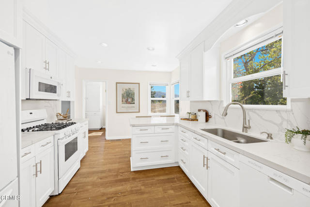 Detail Gallery Image 11 of 41 For 4720 Boston Ave, La Crescenta,  CA 91214 - 3 Beds | 2 Baths