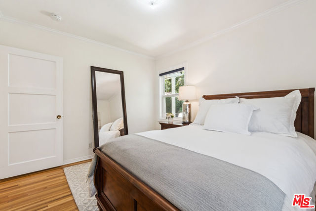 14741 Killion Street, Sherman Oaks CA: https://media.crmls.org/mediaz/6349a3e7-c4d5-463a-bf44-81a2aa6b65da.jpg