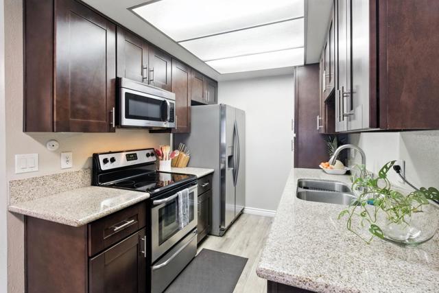 Detail Gallery Image 11 of 21 For 465 Fourth Ave #14,  Chula Vista,  CA 91910 - 2 Beds | 2 Baths