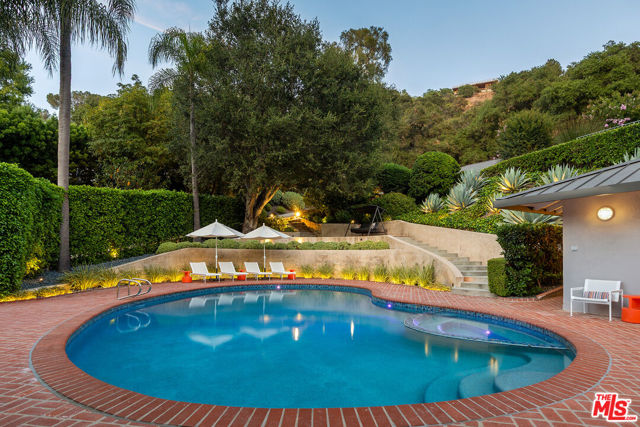 3818 Hollyline Avenue, Sherman Oaks CA: https://media.crmls.org/mediaz/6349ae06-cb0e-4d06-b019-66a214b8c274.jpg