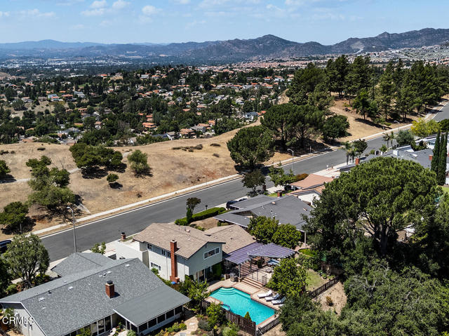 18845 Braemore Road, Porter Ranch CA: https://media.crmls.org/mediaz/6349b45c-a25e-4884-8a5e-6a320d8fcbda.jpg