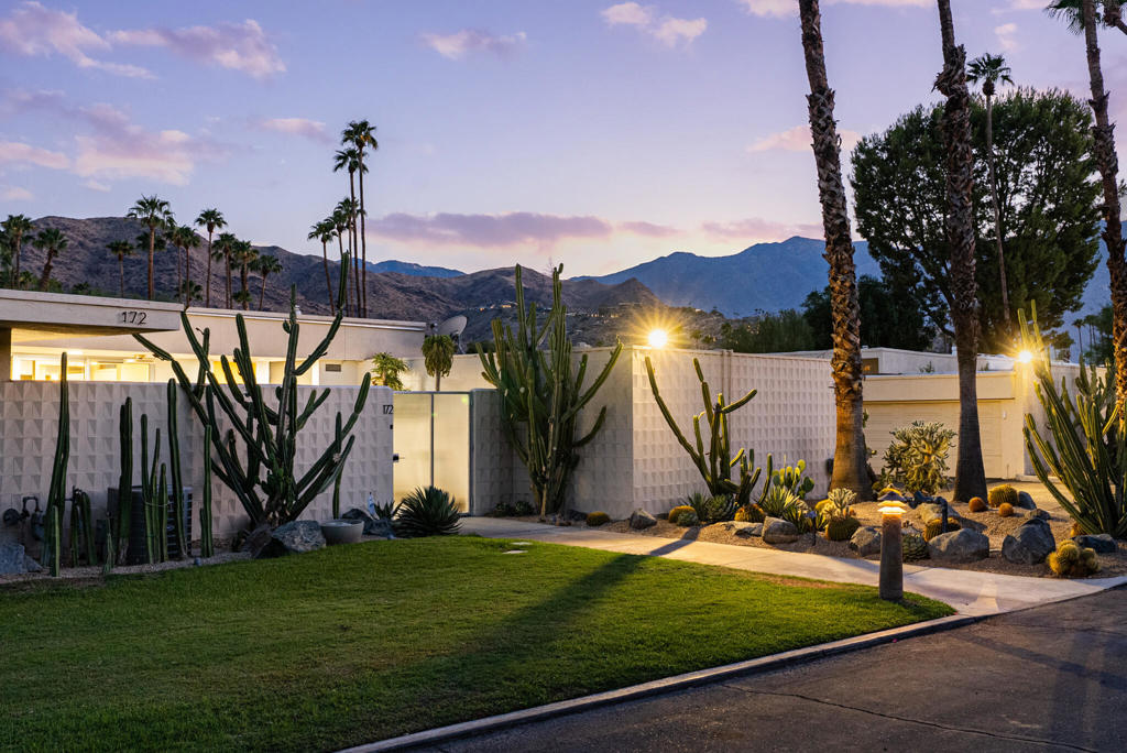 172 Desert Lakes Drive