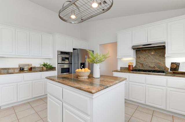 Detail Gallery Image 13 of 31 For 2449 Trails End, Fallbrook,  CA 92028 - 4 Beds | 3 Baths