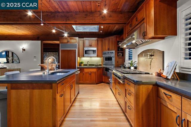 39 El Toyonal, Orinda CA: https://media.crmls.org/mediaz/634af128-da8a-4f40-819c-cd83d7ae1abc.jpg