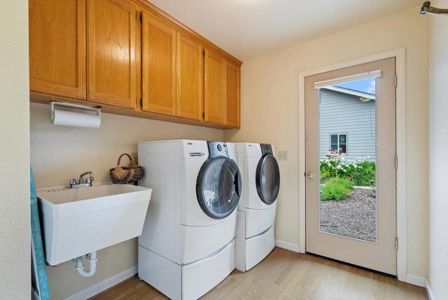 105 Louise Circle, Hollister CA: https://media.crmls.org/mediaz/634be0d6-b330-4dd4-a60e-6e872c45b3b0.jpg