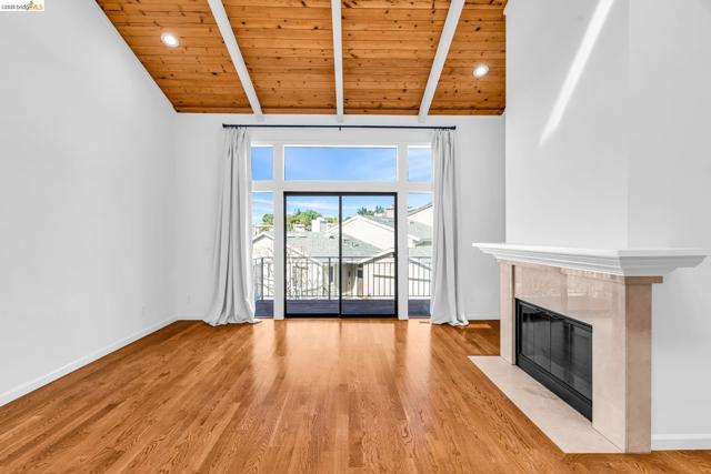 1881 Grand View Drive, Oakland CA: https://media.crmls.org/mediaz/634bedd1-774c-435e-b299-ee4ae3dc96d5.jpg