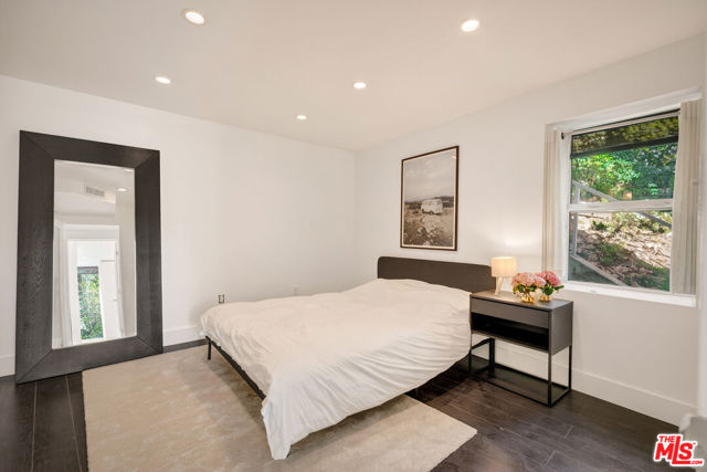 2388 Kimridge Road photo 33