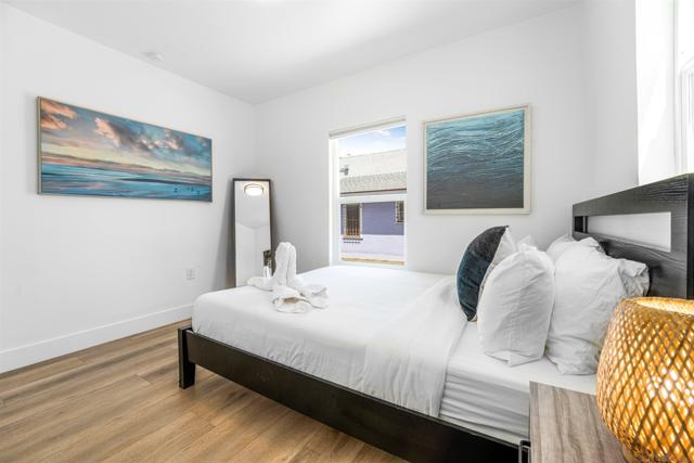 1817 19 Sunset Cliffs Blvd, San Diego CA: https://media.crmls.org/mediaz/634c32ef-c4c8-4401-b40a-ff2ccb4fb7f8.jpg